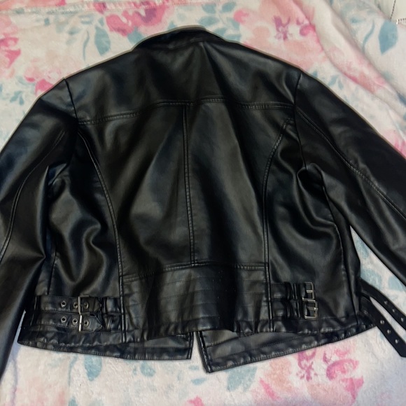 Nice leather jacket - Picture 2 of 2